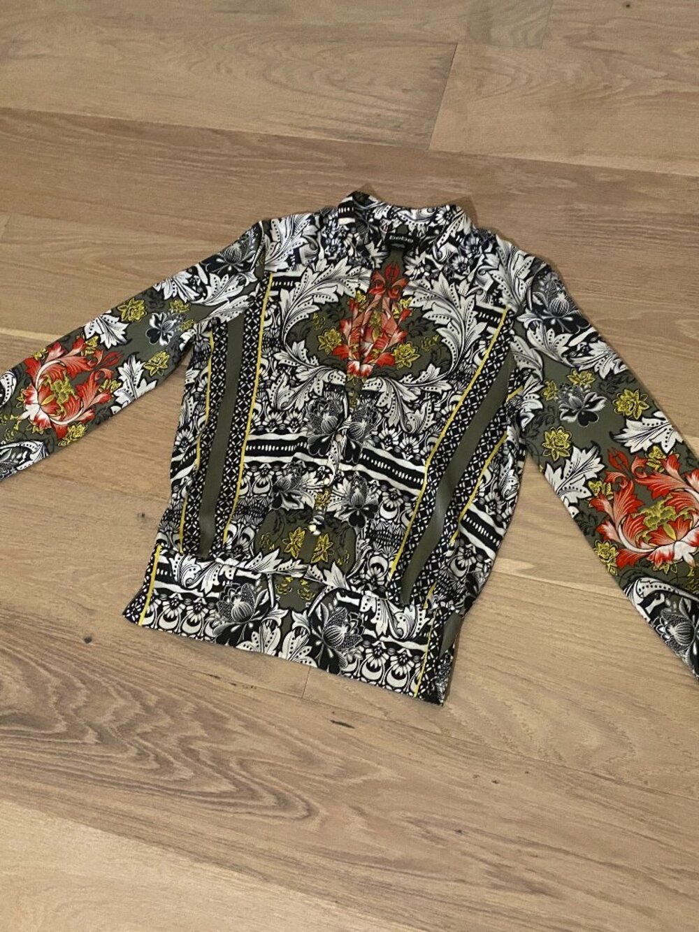 Bebe Multicolor Button Front Top Size Medium